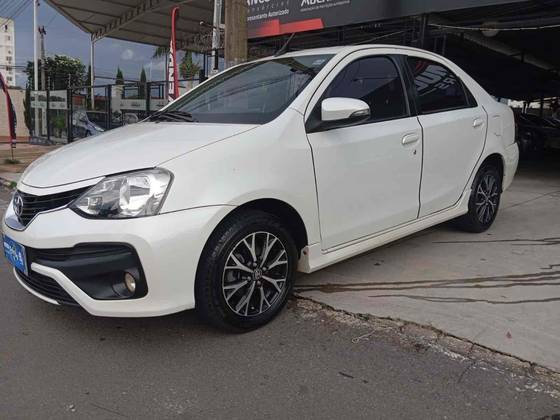 TOYOTA ETIOS 1.5 PLATINUM SEDAN 16V FLEX 4P AUTOMÁTICO TOYOTA ETIOS 1.5 PLATINUM SEDAN 16V FLEX 4P AUTOMÁTICO